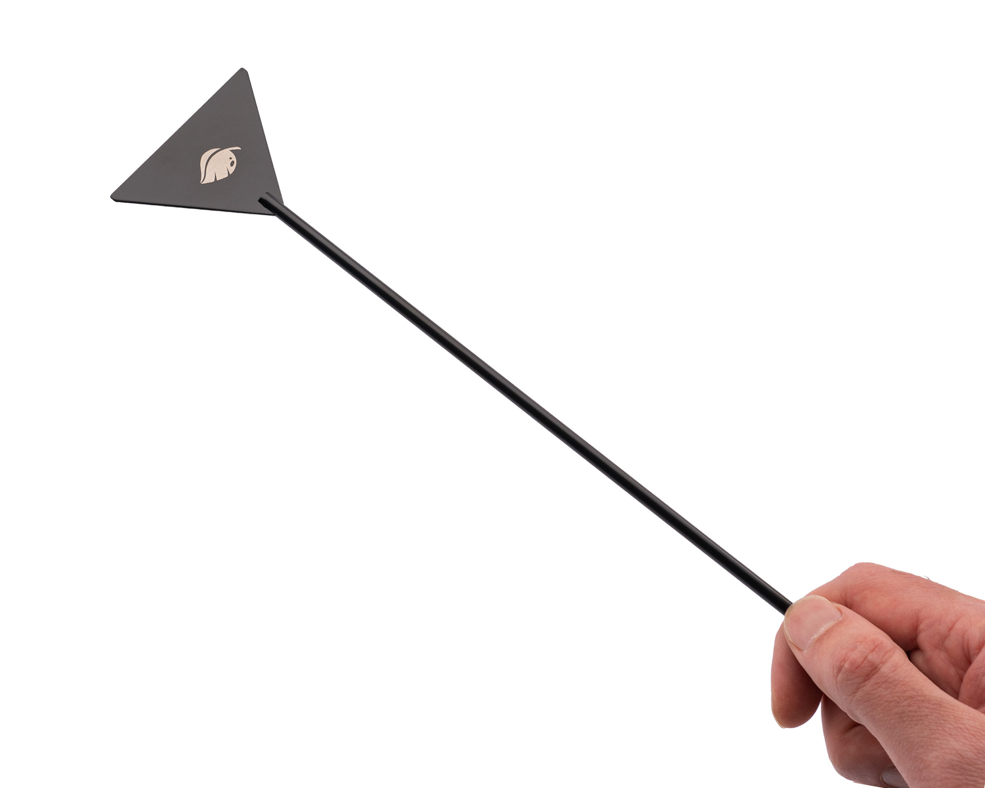 Hand hält schwarzen Stab mit dreieckigem Aufsatz